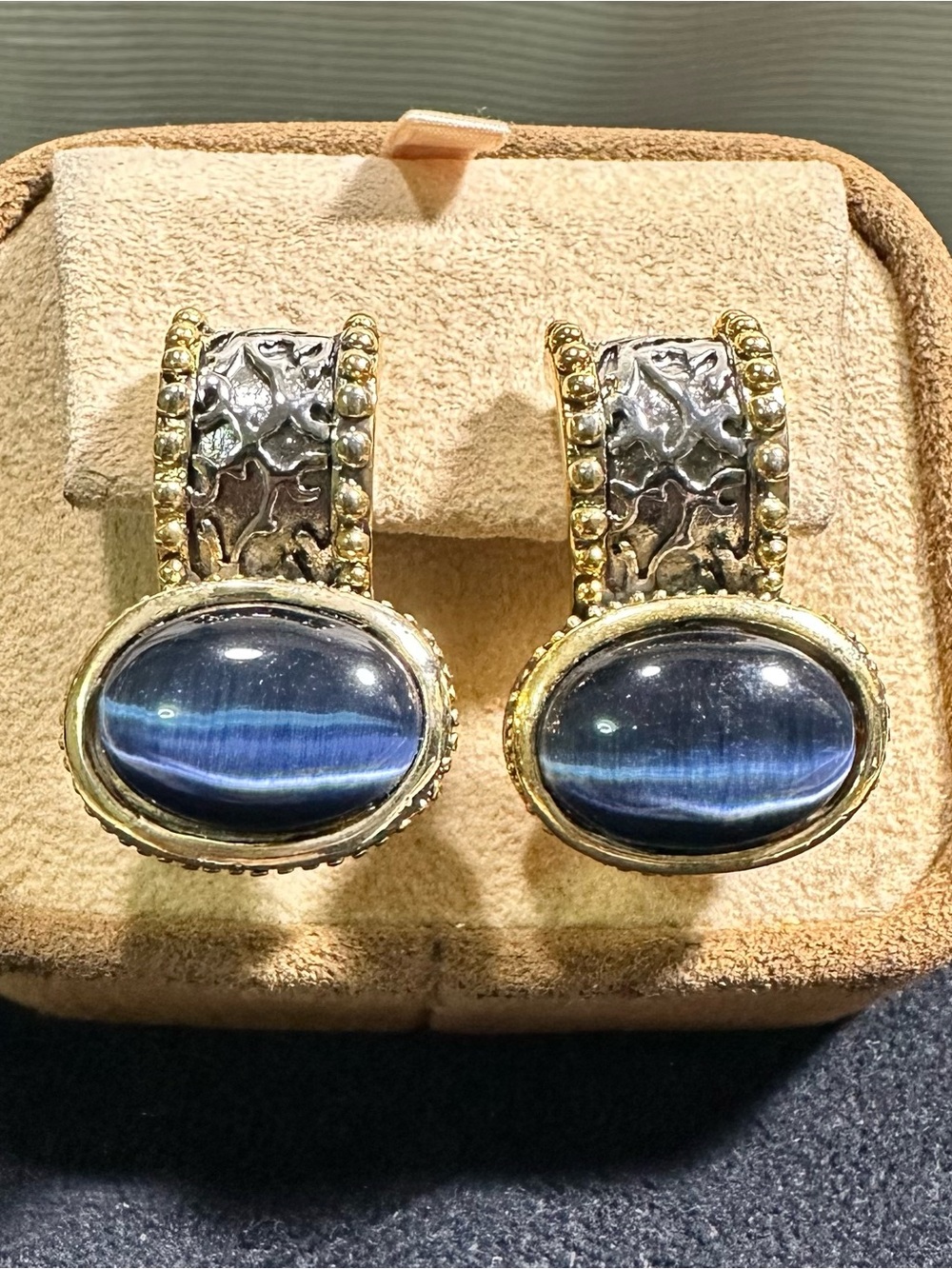 NOS/ Vtg Blue Glass Cats Eye Two Toned Earrings